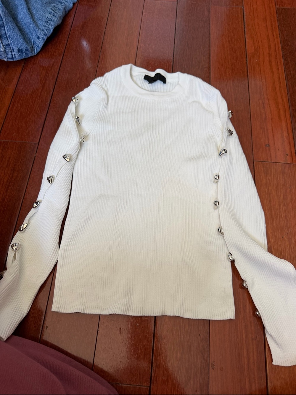 Zara White Ribbed Long-Sleeve Sweater with Silver Heart Buttons